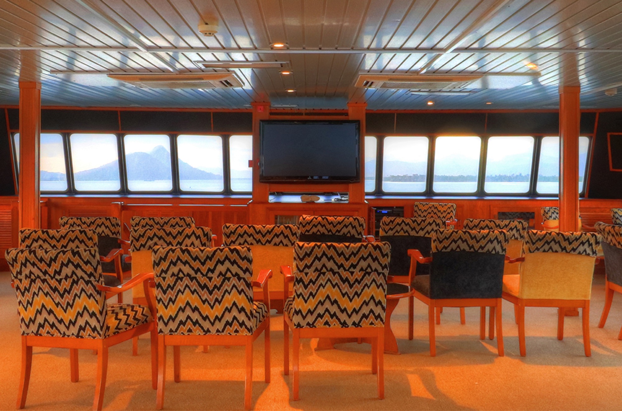 Coral Expeditions Coral Expeditions II Lounge.jpg